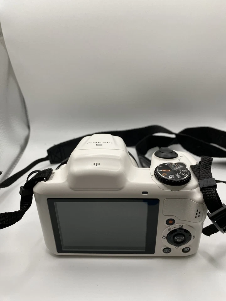 Fujifilm FinePix S8600, photo 4 of 5