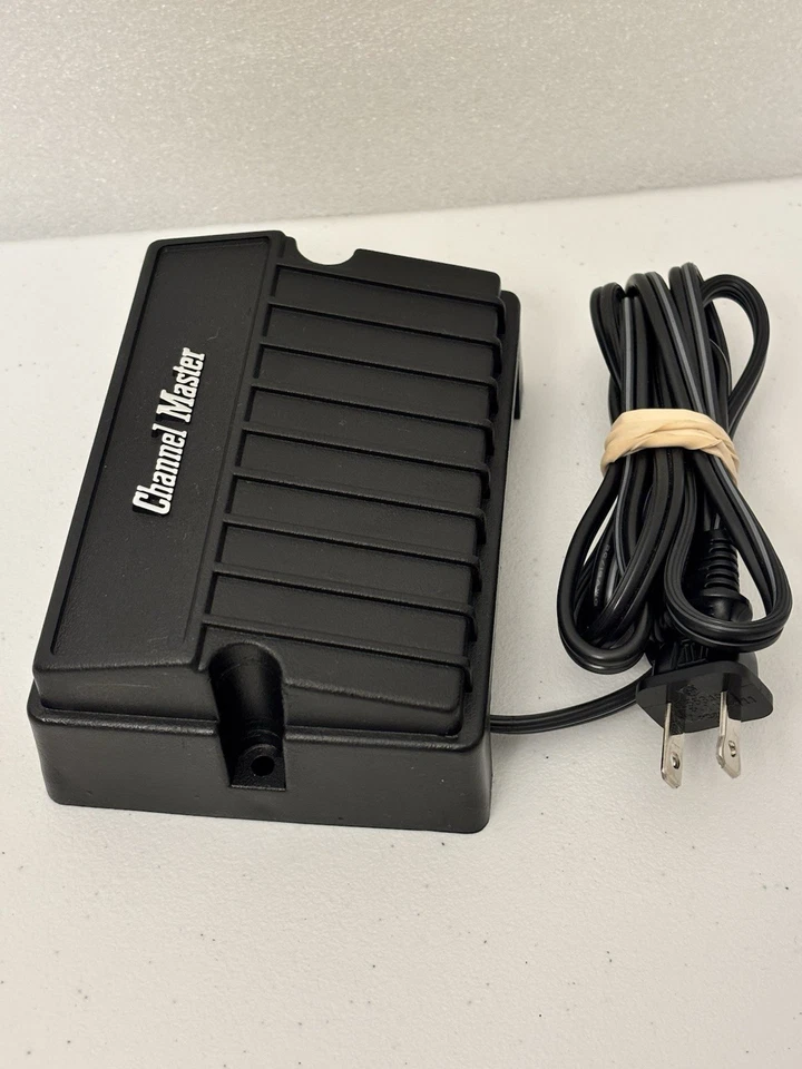 Channel Master 0064C Preamplifier Antenna Power Supply Black 117 VAC 4W 60 Hz - Image 2 of 4