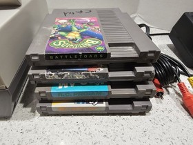 Nintendo NES Video Game Console W/ 4 Cartridges & 2 Controllers Retro Gaming