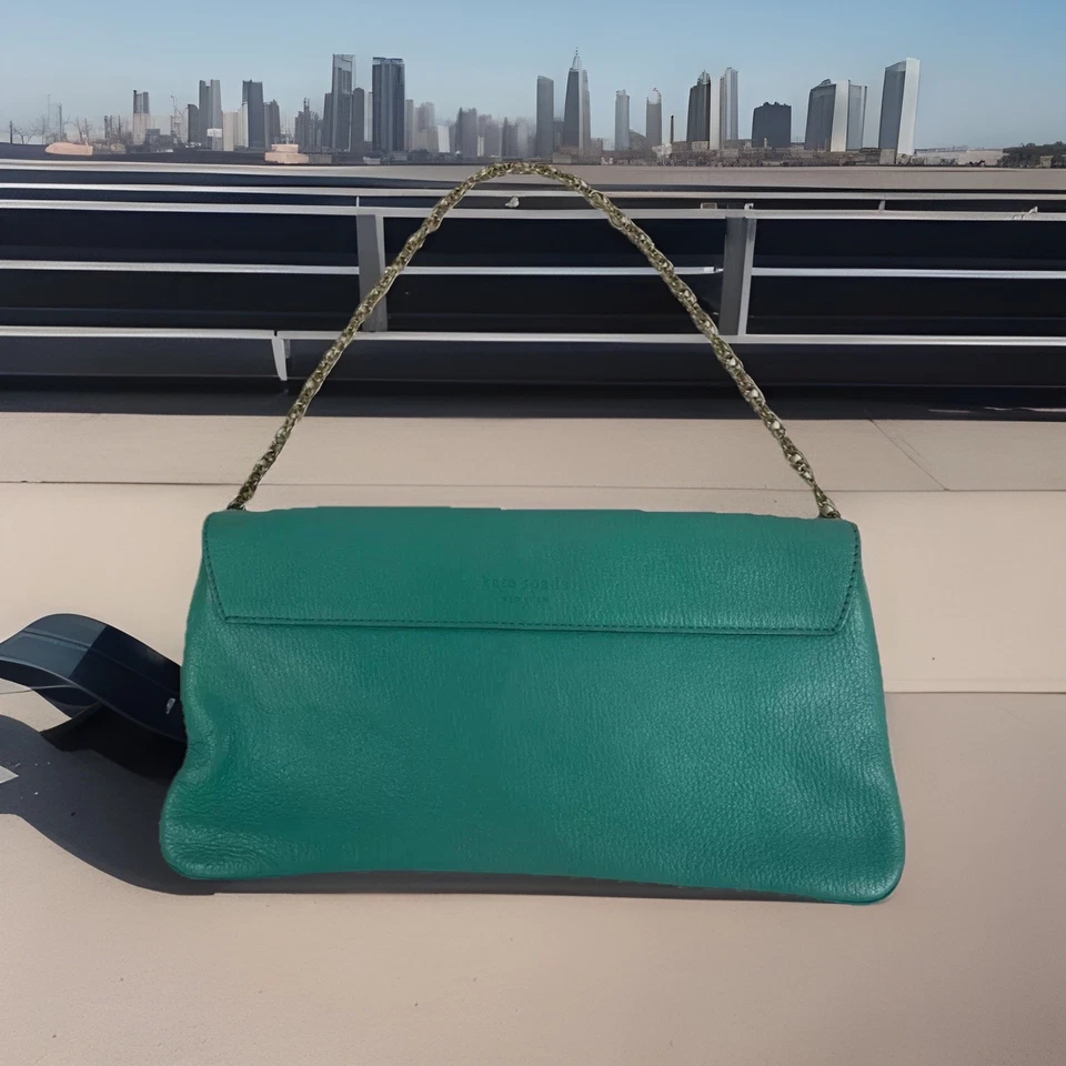 Bolso de hombro KATE SPADE azul turquesa cuero granulado solapa correa de cadena Foto 3 de 4