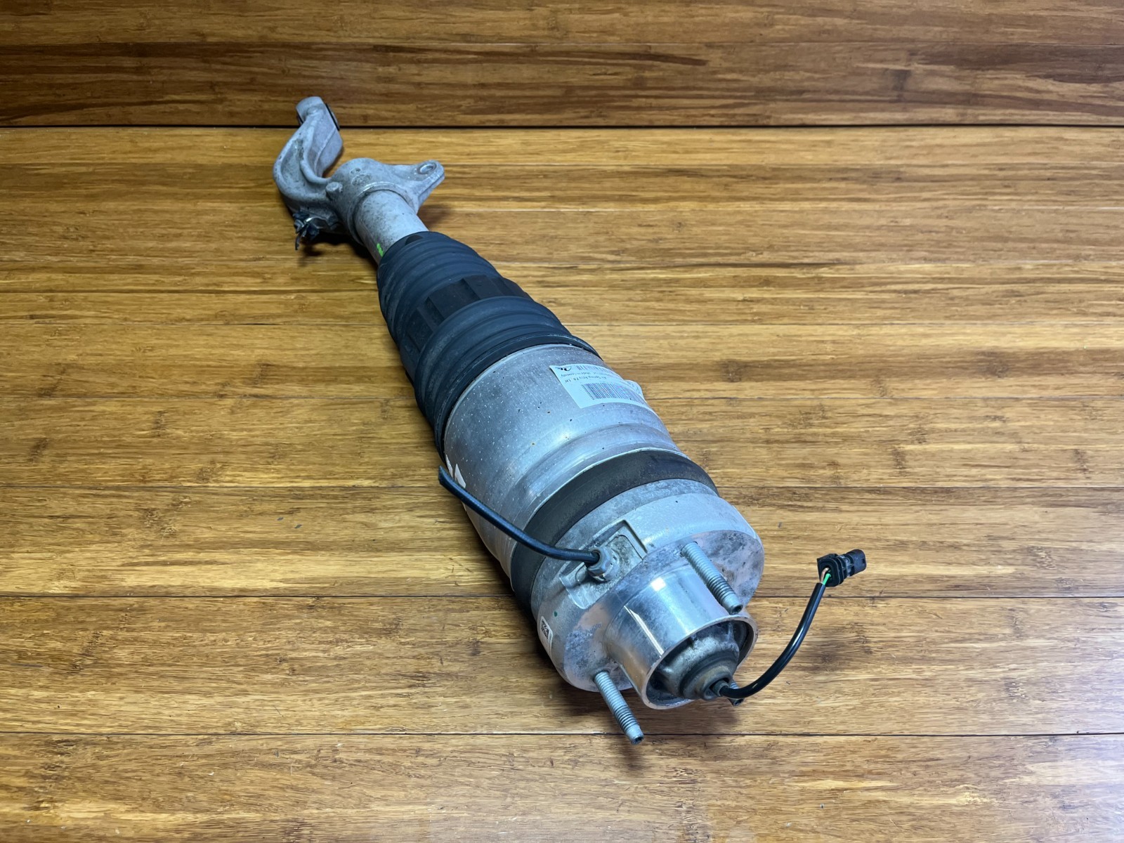 2017-2022 Maserati Levante M161 Front Right AWD Air Shock Absorber Strut OEM