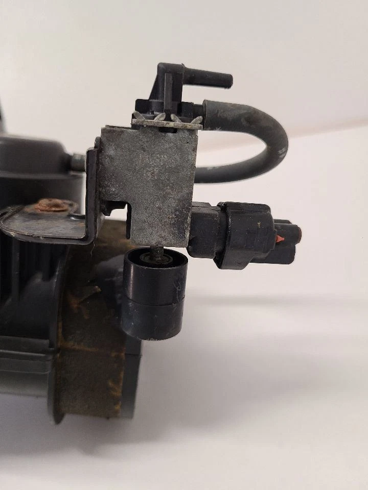 2009 - 2016 TOYOTA VENZA Air Cleaner 3.5L 2GRFE Engine 6 Cylinder  - Imagem 2 de 4