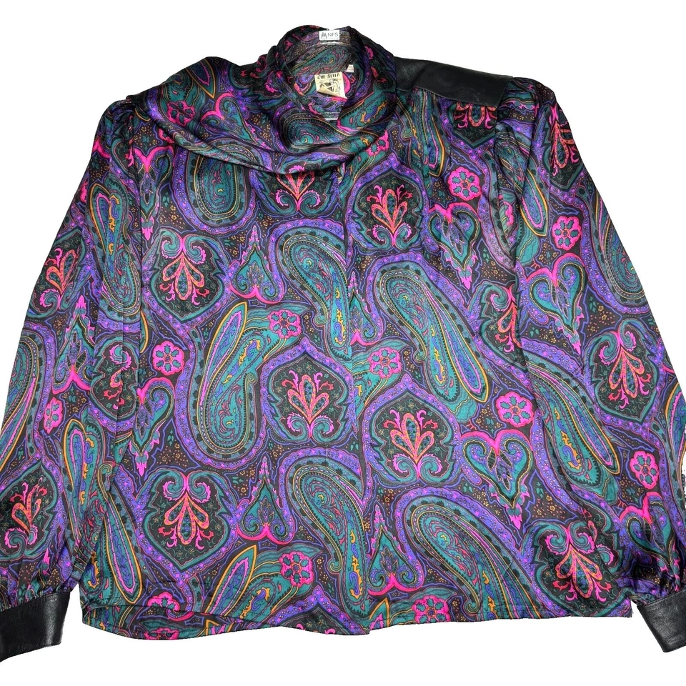 Blusa Vintage Che Bella Paisley Seda Capucha Cuello Cuero Detalle Talla 16 Foto 3 de 4