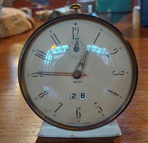 Smiths Alarm Clock with Date, Made in Great Britain, Cream Color, 1950s - Picture 1 of 3