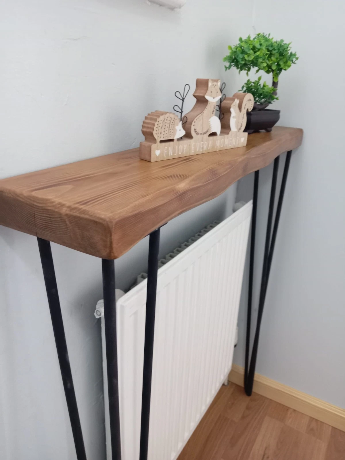 Chunky Aged Rustic Radiator Console Shelf Table with Hairpin Legs 71/86/91cm
Opens in a new window o