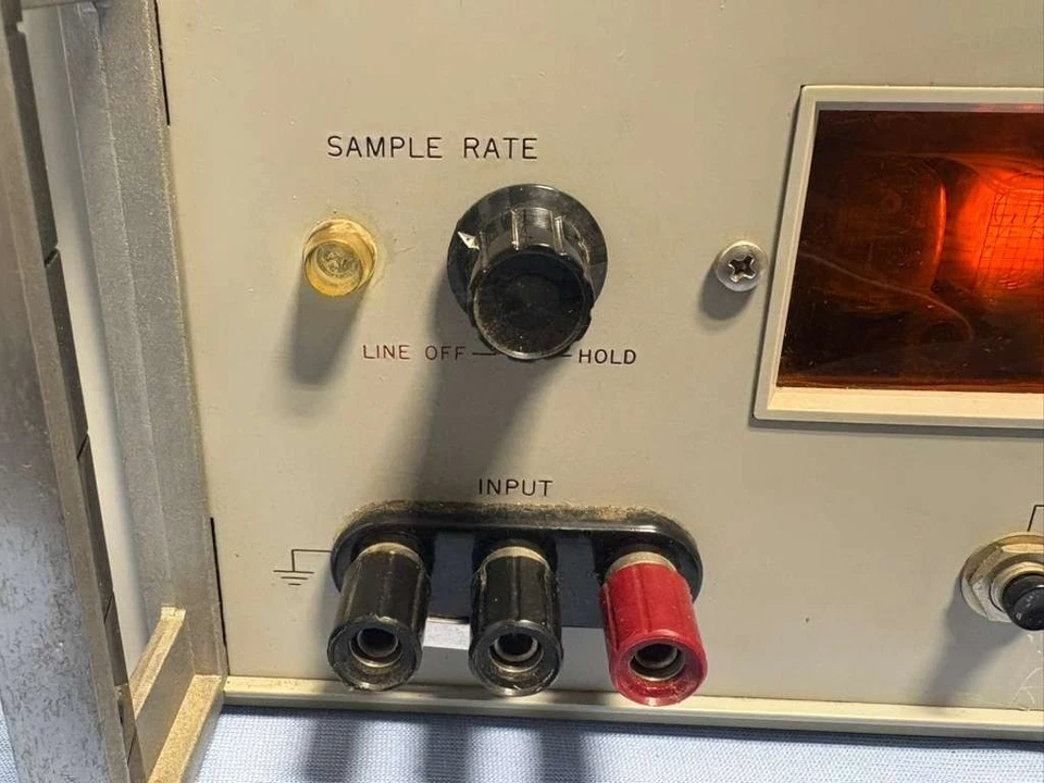 Voltímetro digital HP Hewlett Packard 3440A con unidad de alta ganancia/rango automático 3443A Foto 4 de 4