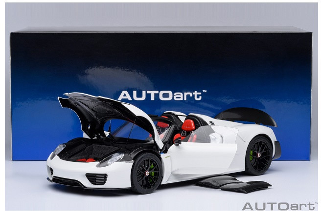 AUTOart 77920 - 1/18 Porsche 918 Spyder Weissach Package AUTOart 77920 - 1/18 Porsche 918 Spyder Weissach Package