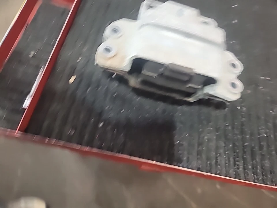 Soporte de soporte de montaje lateral izquierdo motor Volkswagen Jetta 2015 (##50) Foto 3 de 4