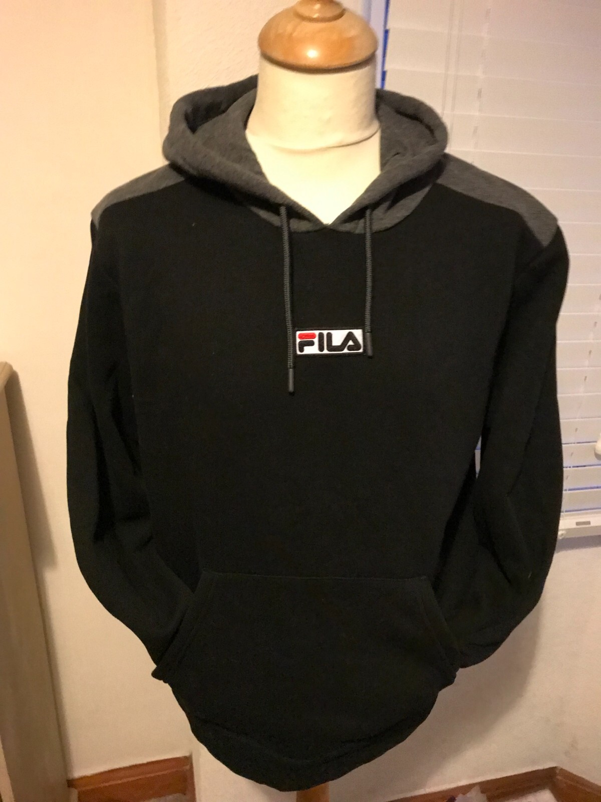 FILA FELPA CON CAPPUCCIO UOMO NERO E GRIGIO LARGE.STILE OVERHEAD