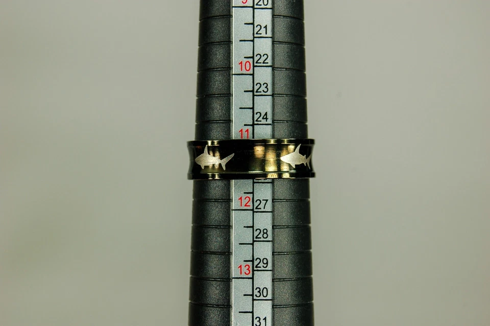 Anillo Shark Silhouette Espresso color acero inoxidable para hombre talla 11,5 Foto 2 de 4