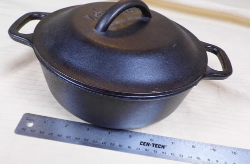 Lodge cast iron dutch oven w/ lid 2 quart VINTAGE  USA 2SP2
