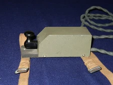 BUNNELL WW2 MILITARY STRAP-ON-THE-LEG KEY US ARMY - MILITARY LEG BUTTON GM2