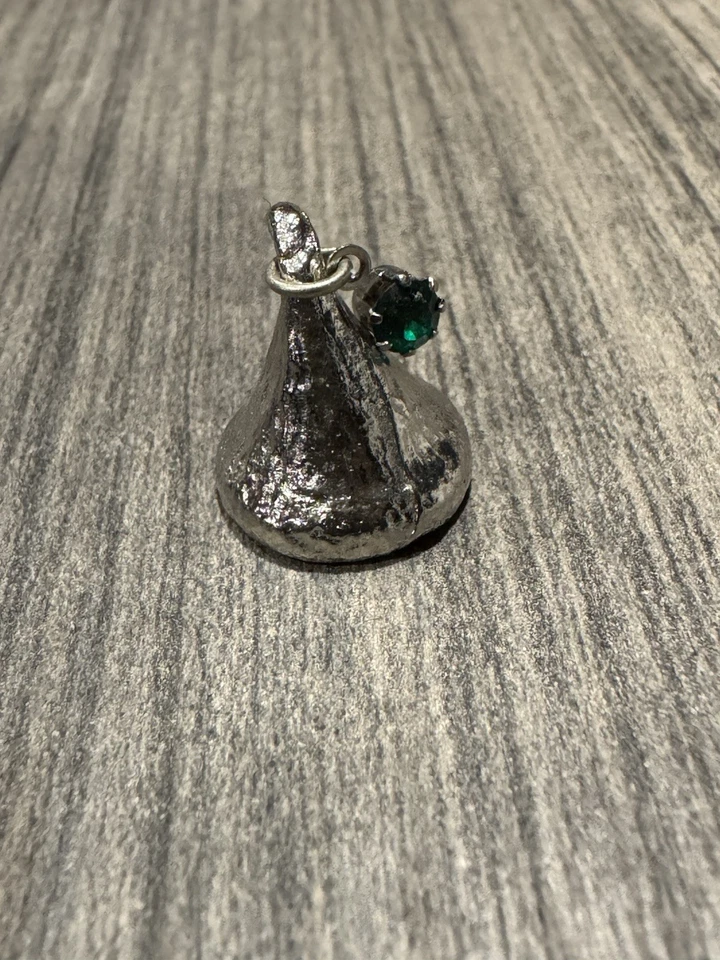 Collar Hershey's Beso Duradero Piedra Natal Mayo Verde Colgante Plata Foto 2 de 3