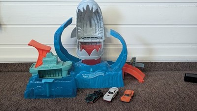 2x HOT WHEELS: Robo Haiangriff und mega Action Transporter - wie Neu