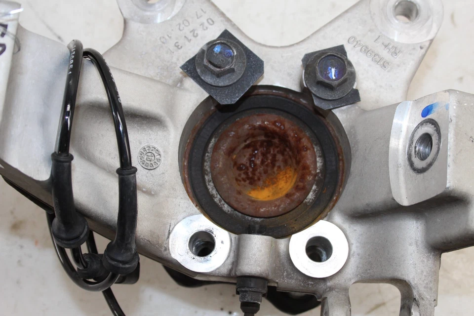 2017 Slingshot SL Front Right Knuckle / Spindle 5139940 OEM CD66 - Image 3 of 4