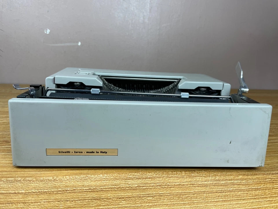 Olivetti Lettera 31 1968 máquina de escribir portátil vintage reparada Italia Foto 3 de 4