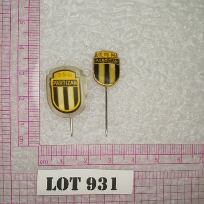 Vintage FC PARTIZAN JSD PARTIZAN Belgrade Football Soccer Club Pin 2/1 LOT 931