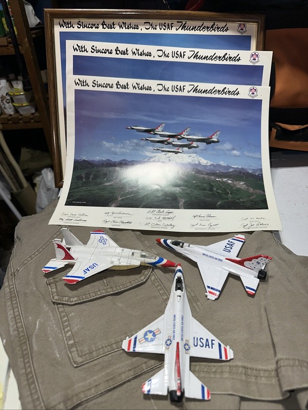 USAF Thunderbirds 1991, Mt McKinley Aerial Photo with autographs 14 1/4 X 11 1/4