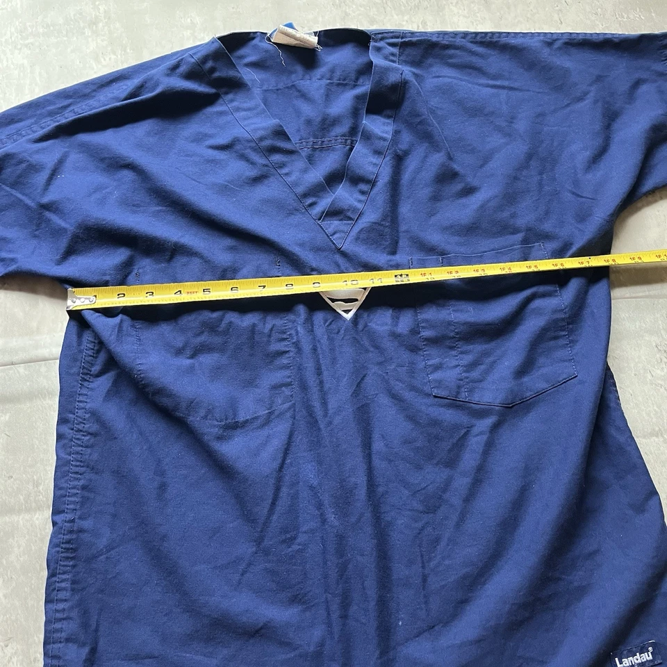 Blusa Médica Scrub Zone by Landau Azul Marino Cuello en V Superman New Yorkies Y2k Talla S Foto 4 de 4