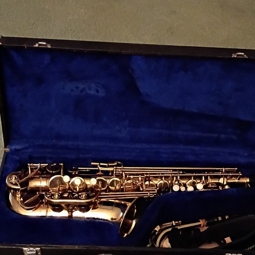 Holinger Alto Saxophone Brass Gold Lacquered Finish with Hard Case Included