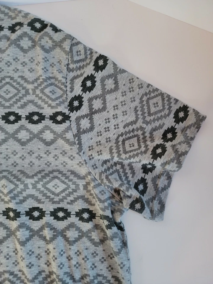 Men's T Shirt Mossimo Supply Co. XXL Geometric Pattern Gray Foto 2 de 4