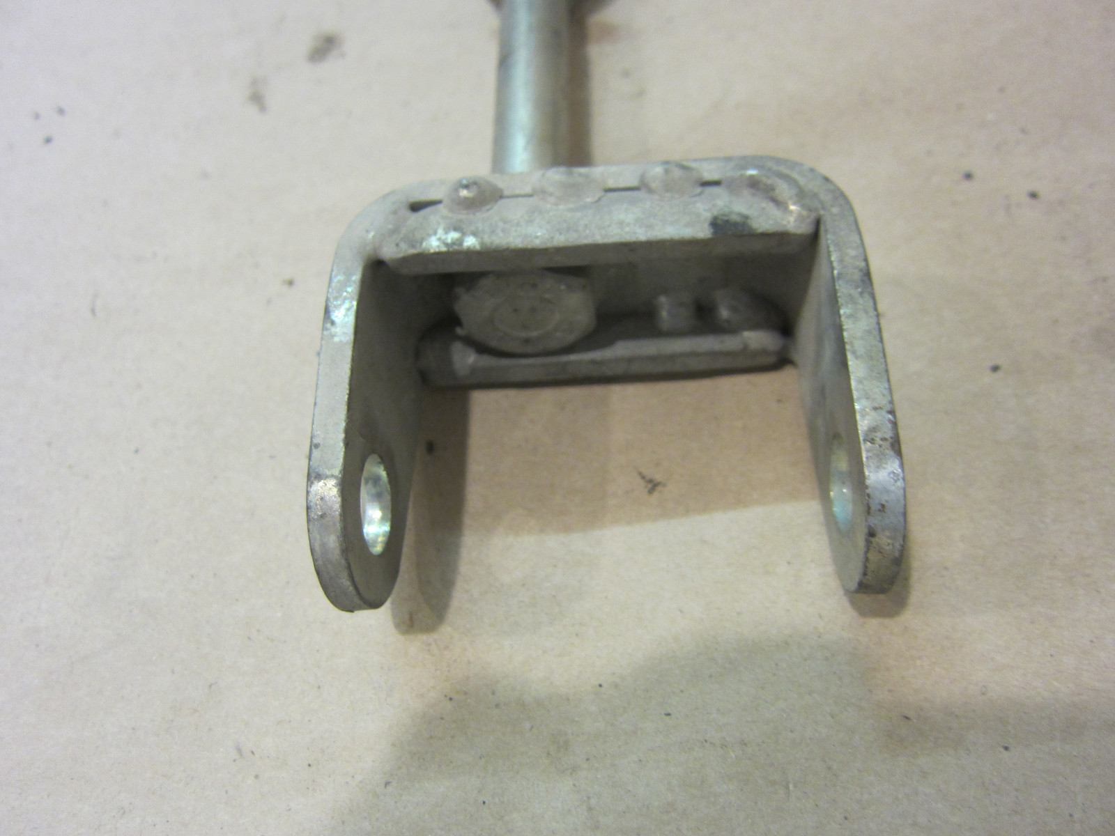 Maserati 4200 -  Rear Suspension/ Rear Fork For A-Arm  # 196522