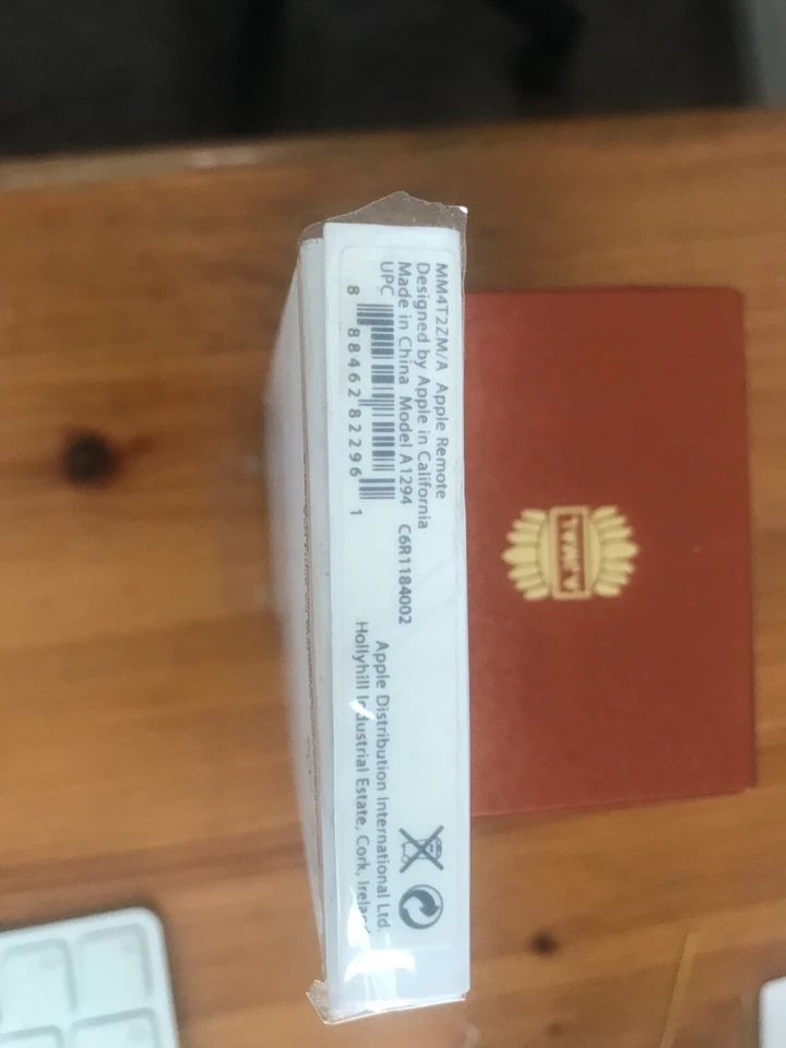 100% Genuine Official Apple TV IR Remote Control Seal Pack with Case Unused NEW  - Image 4 of 4