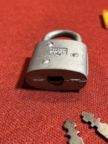 Vintage Slaymaker Rustless Padlock W/ Keys And Texaco Keychain Working - Picture 4 of 8