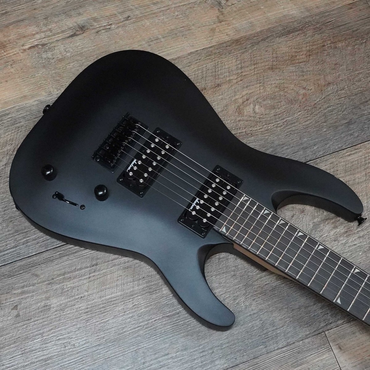 ジャクソン　JS Series Dinky JS22-7 Satin Black Amazon.com: Jackson JS22-7 Dinky 7-string Electric Guitar