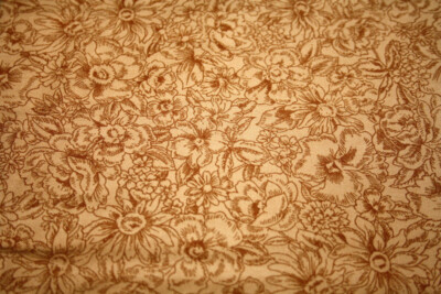 PRISM FROM HOFFMAN-TONE ON TONE GOLD FLOWERS - 100% COTTON FABRIC