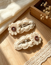 2Pcs Beige Crochet Flower Hair Clips Handmade Barrettes for Girls