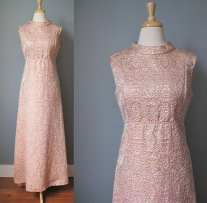 vestido rosa e dourado