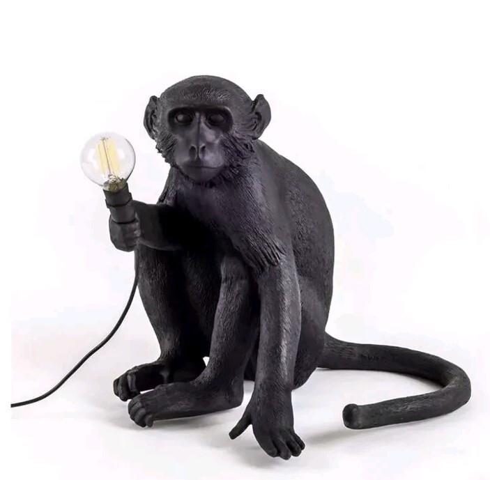 Luz de mono sentado negra - Lámpara de sujeción de mono - Lámpara de mesa enchufable