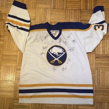 1994-95 Buffalo Sabres Team Signed Hasek Jersey CCM White Home NHL XL