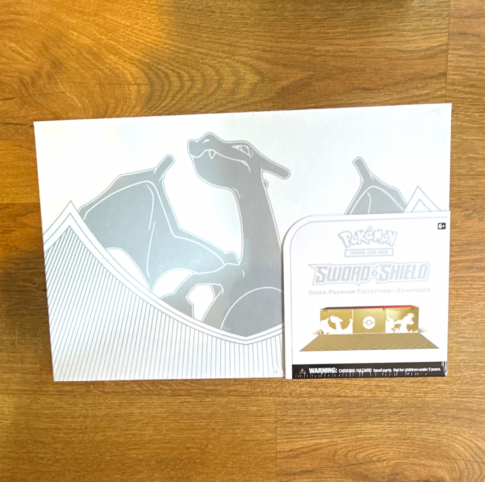 Pokémon TCG Sword & Shield Charizard Ultra-Premium Collection Box (2022)