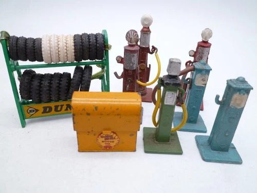 VINTAGE DINKY TOYS ACCESSORIES 786 DUNLOP TYRE RACK OIL BIN PETROL PUMPS 1950-60