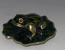 Frog On Enameled Lily Pad Hinged Trinket Box Green and Gold 2" Jeweled Eyes