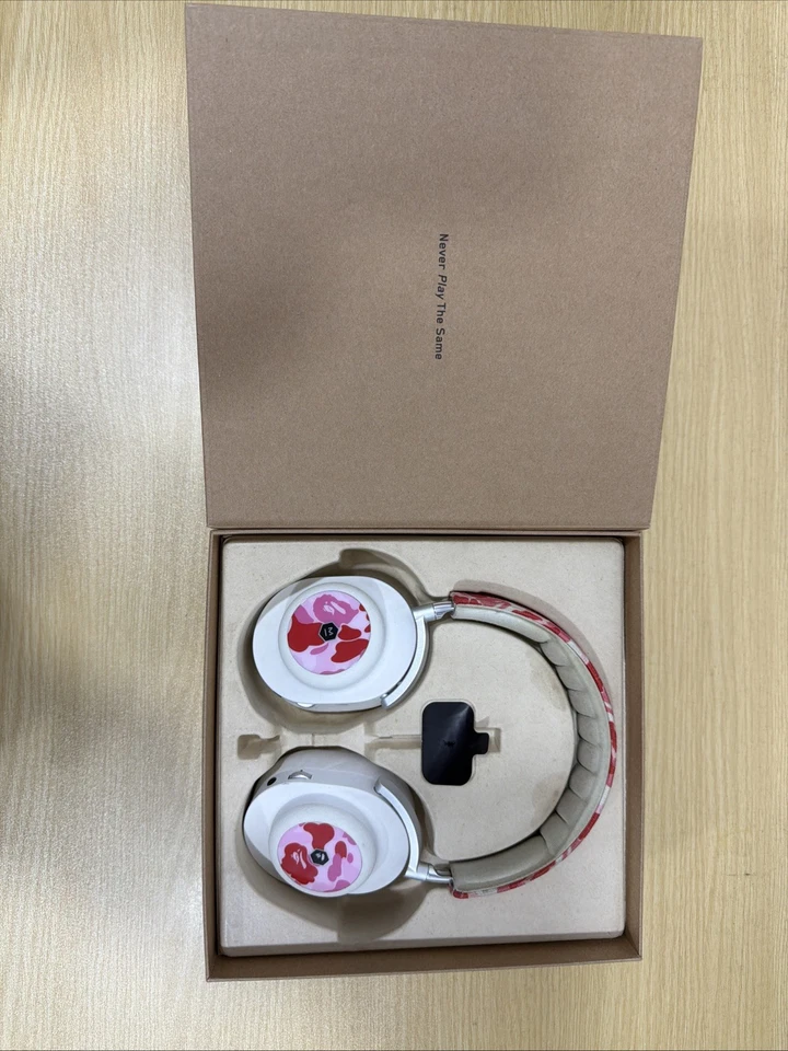 Auriculares inalámbricos para juegos Master & Dynamic MG20 x BAPE rosa camuflaje - Usados limitados Foto 4 de 4