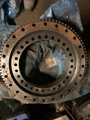 SKF Drehkranz, neuer Laden verschmutzt. viele gebrauchungen. laden verschmutzt funktioniert einwandfrei.