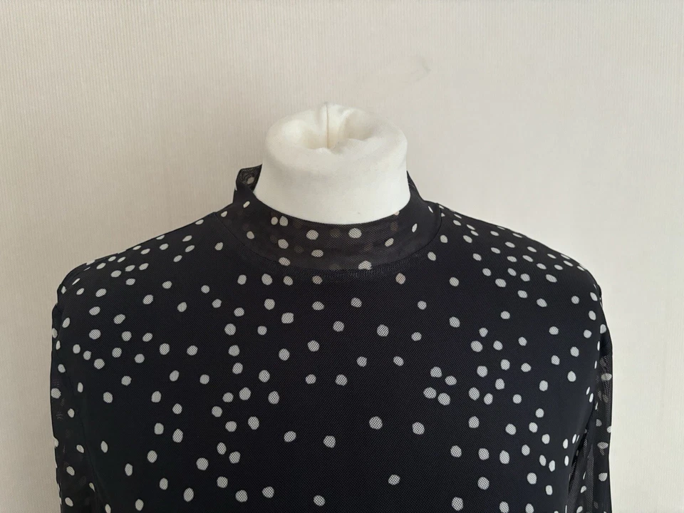 Vestido midi FAB Como Nuevo Terciopelo Gris Blanco Estampado Malla Dobladillo Talla 12 En muy buena condición Foto 4 de 4