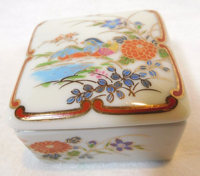 Vintage SHIBATA Japan Porcelain Trinket Pill Ring Box Fitted Lid Chrysanthemum