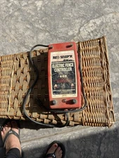 Red Snap'r Electric Fence Controller. 15 Miles range