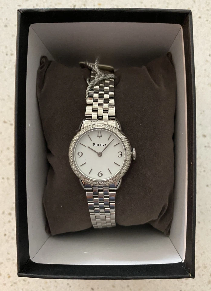 Reloj de vestir Bulova 96R181 72 diamantes tono plata esfera blanca zafiro para mujer Foto 2 de 4