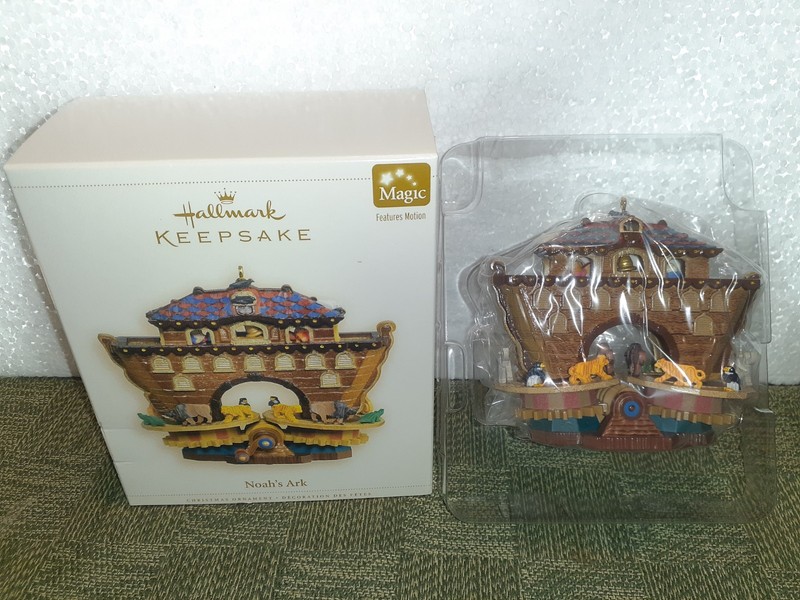 ~~~ HALLMARK Ornament NOAH'S ARK 2006 NEVER DISPLAYED New w/Box MAGIC MOTION ~~~