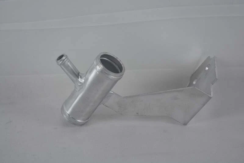 Tubo de refrigerante de agua de radiador de aluminio para Toyota Corolla 2009-13 1,8 L 1657722030 Foto 4 de 4