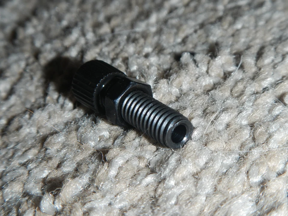 Tornillo ajustador de montaje de cable de freno Cult Mongoose United MafiaBikes FlyBikes SE WTP Foto 3 de 4