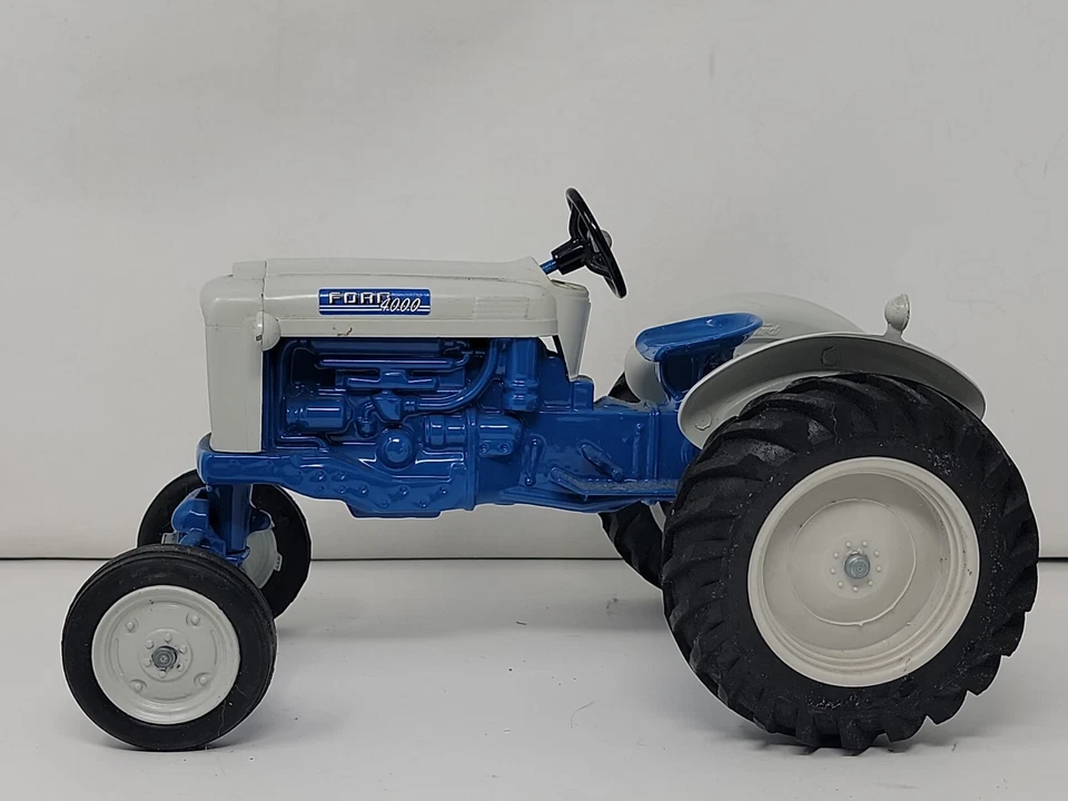 FORD 400 Wide Front 1/20 Scale Models - Image 3 of 4