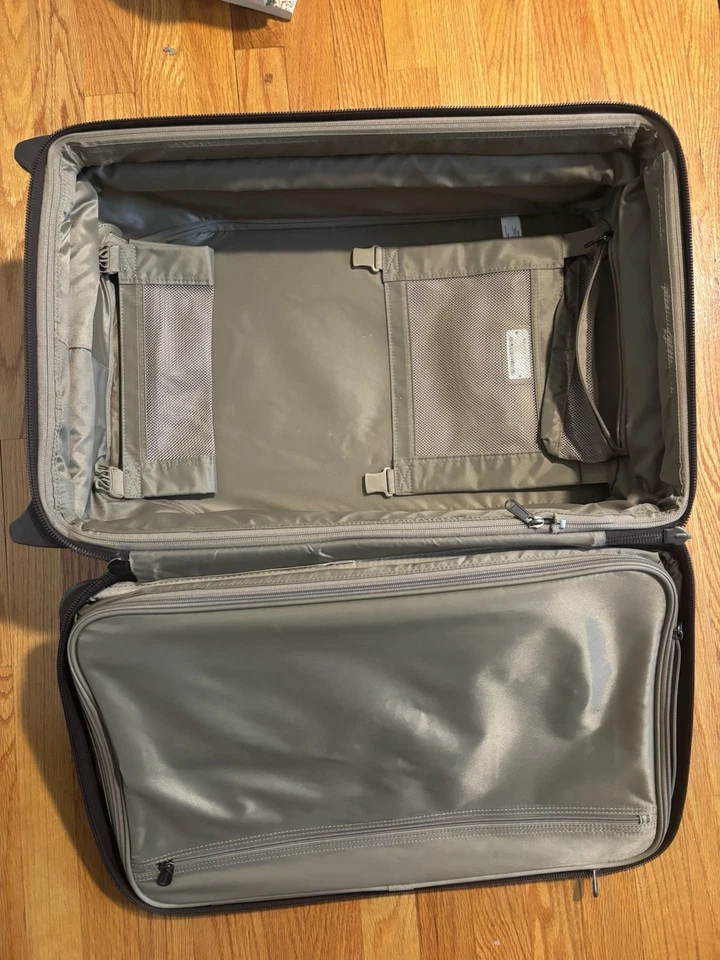 22" Briggs and Riley Baseline 04-U22LX-18-Expandible Equipaje de Mano, Apenas Usado Foto 2 de 4