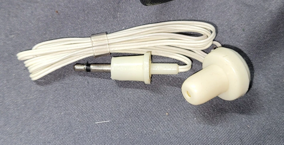 Caja de radio AM/FM de estado sólido Seiko de colección nuevos auriculares nunca usados esfera negra Foto 4 de 4