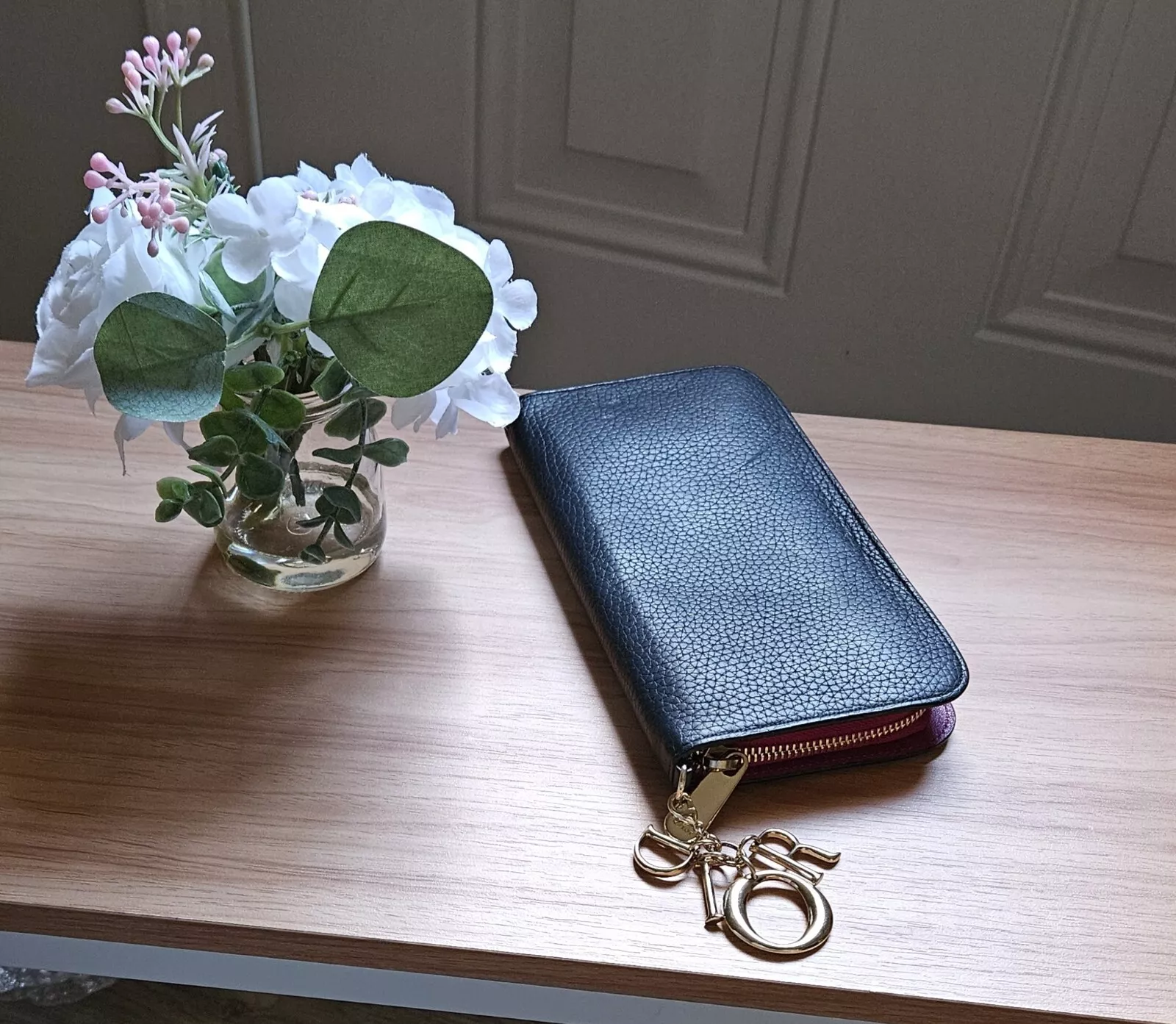 Portefeuille continental haut de gamme femme Christian Dior en cuir noir